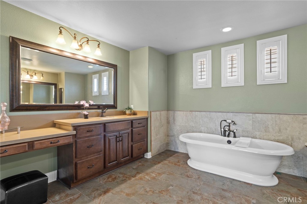 685 White Mountain Cir