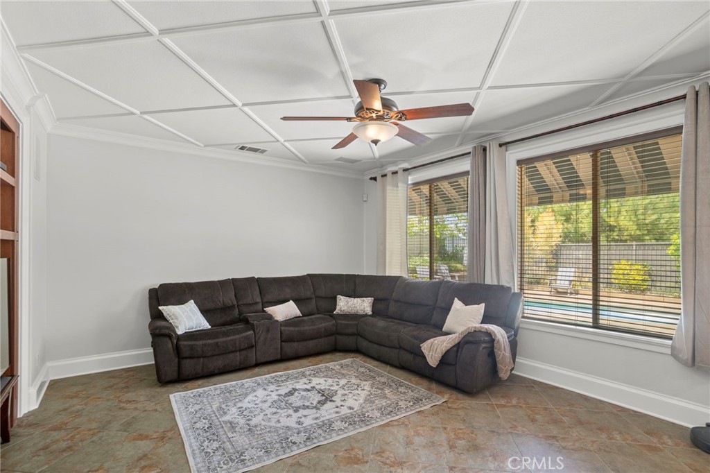 685 White Mountain Cir