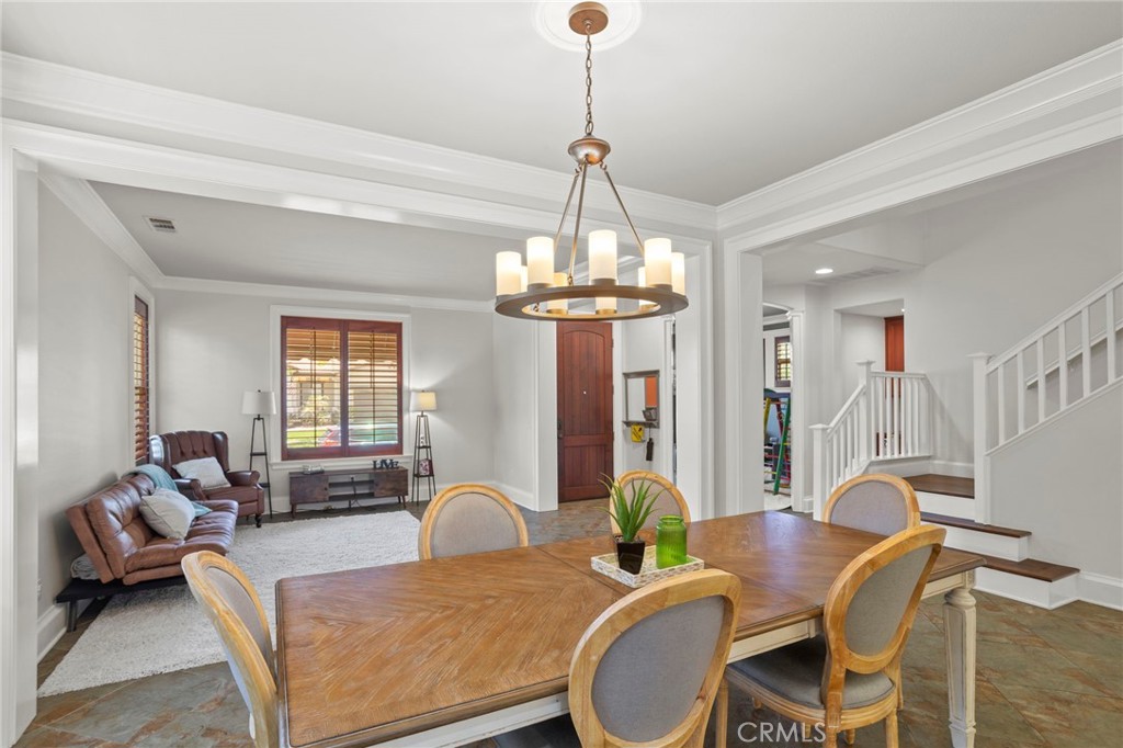 685 White Mountain Cir