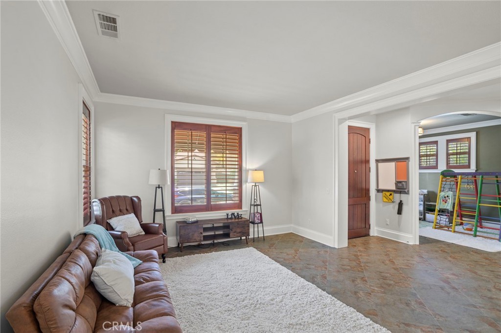 685 White Mountain Cir