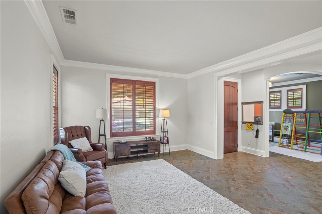 685 White Mountain Cir