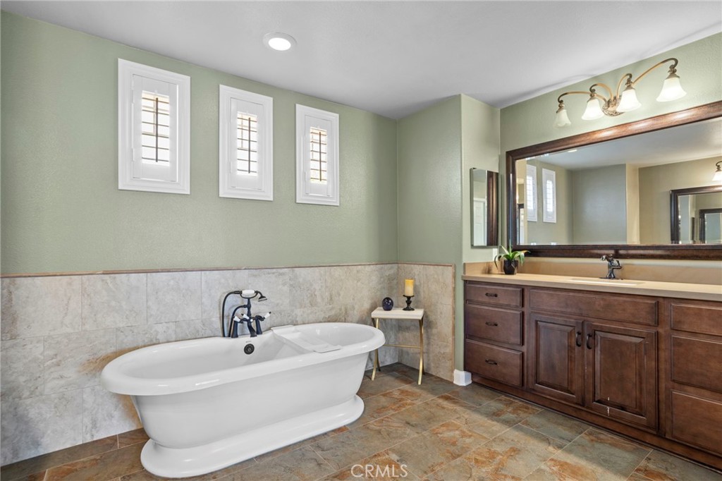685 White Mountain Cir