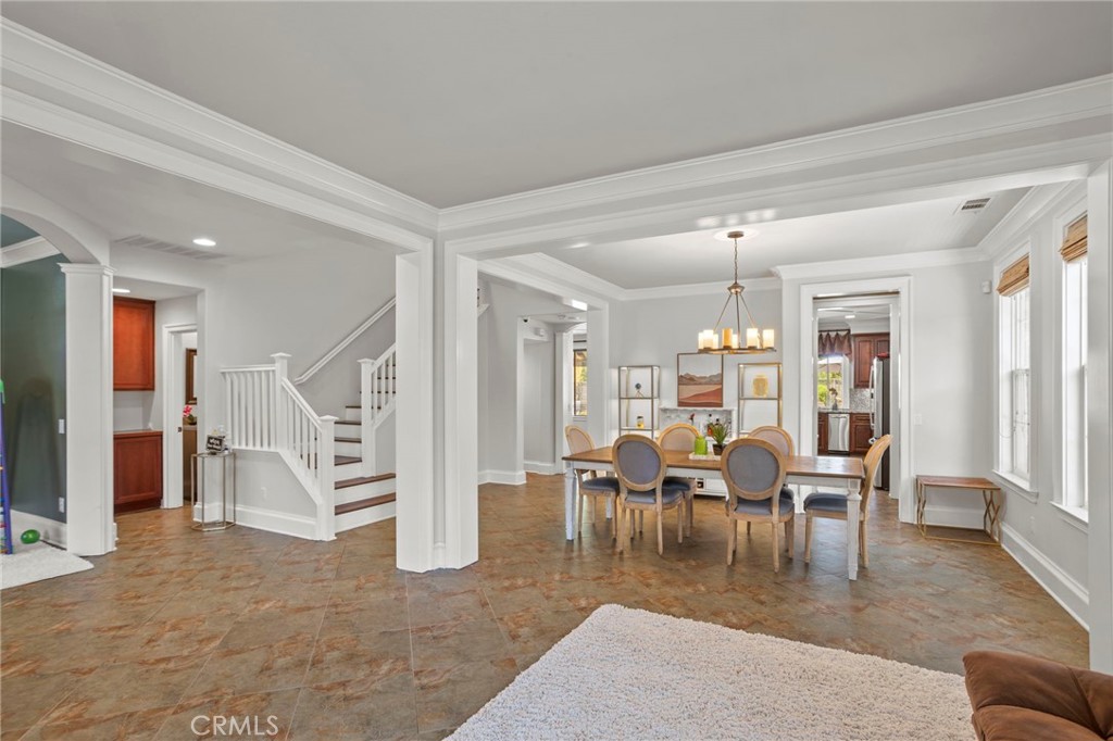 685 White Mountain Cir