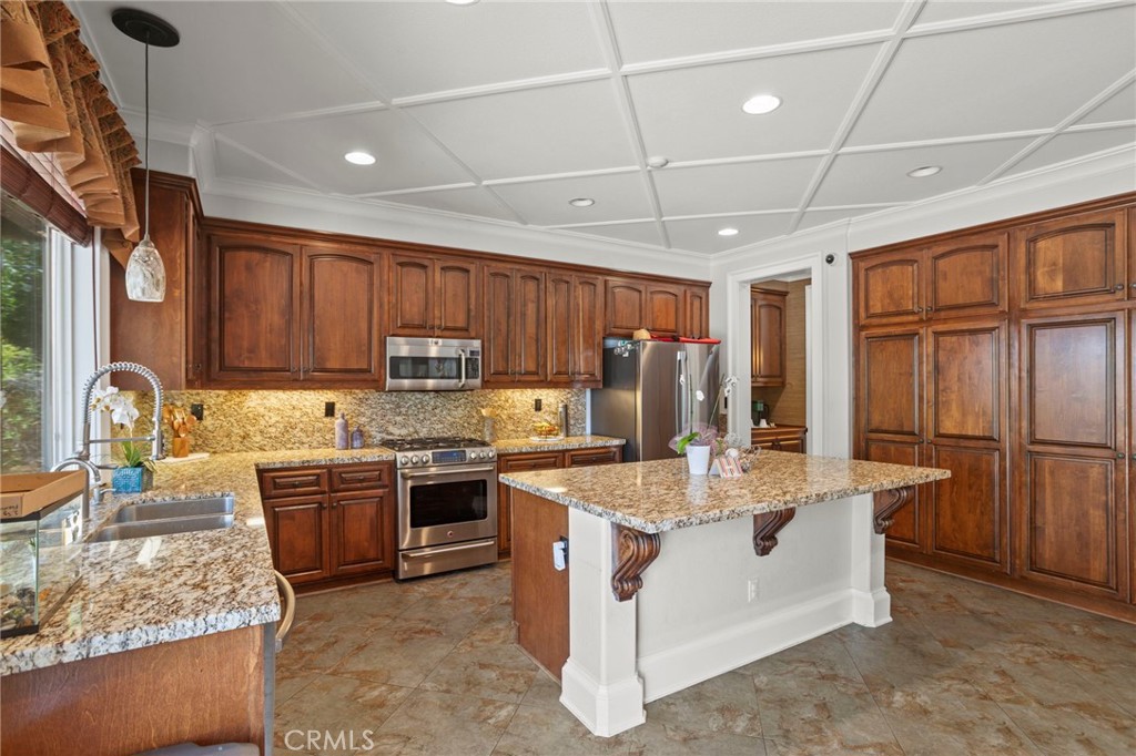 685 White Mountain Cir