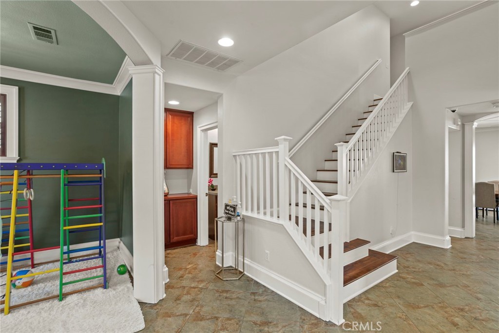 685 White Mountain Cir