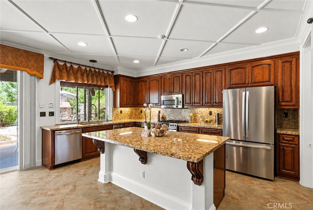 685 White Mountain Cir