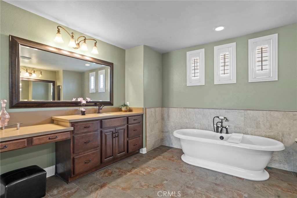 685 White Mountain Cir