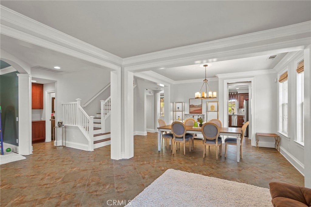 685 White Mountain Cir