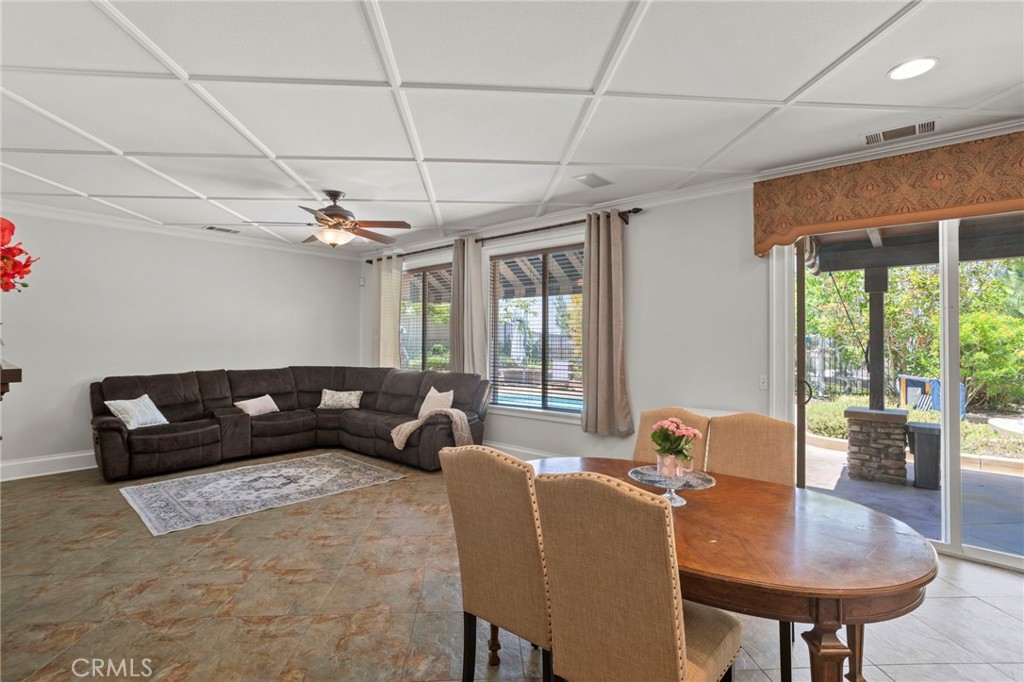 685 White Mountain Cir