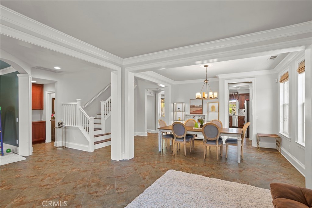 685 White Mountain Cir