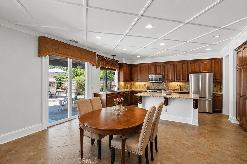 685 White Mountain Cir