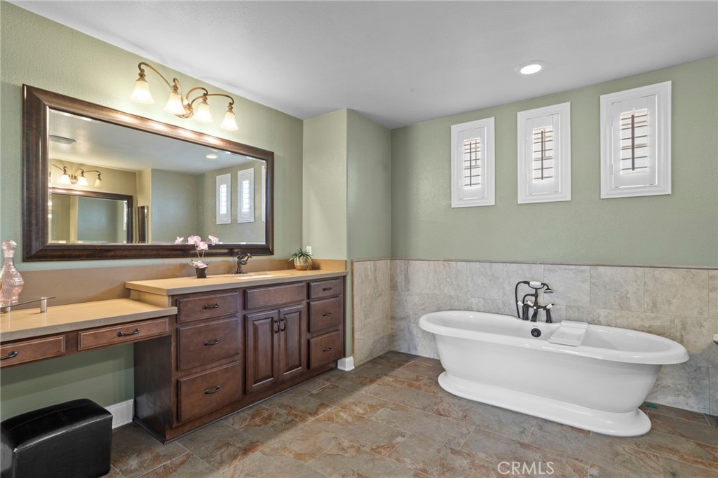 685 White Mountain Cir