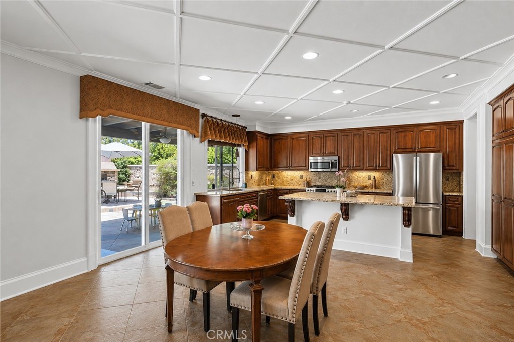 685 White Mountain Cir