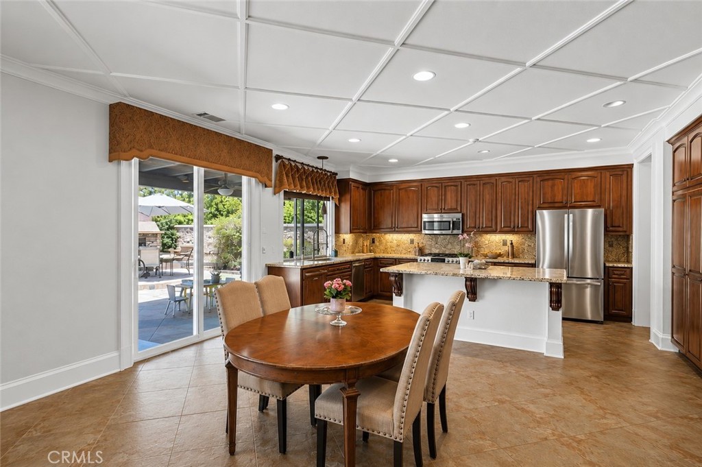 685 White Mountain Cir