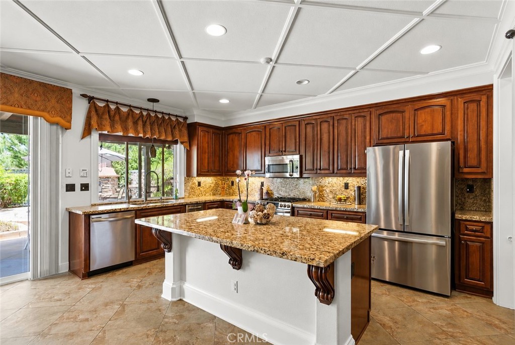 685 White Mountain Cir