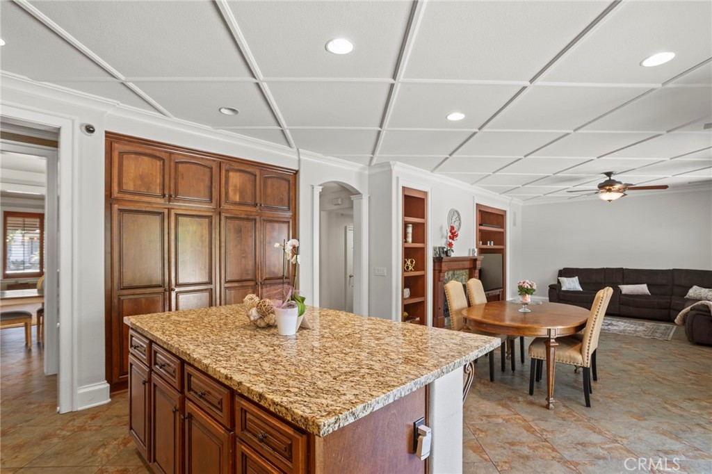 685 White Mountain Cir