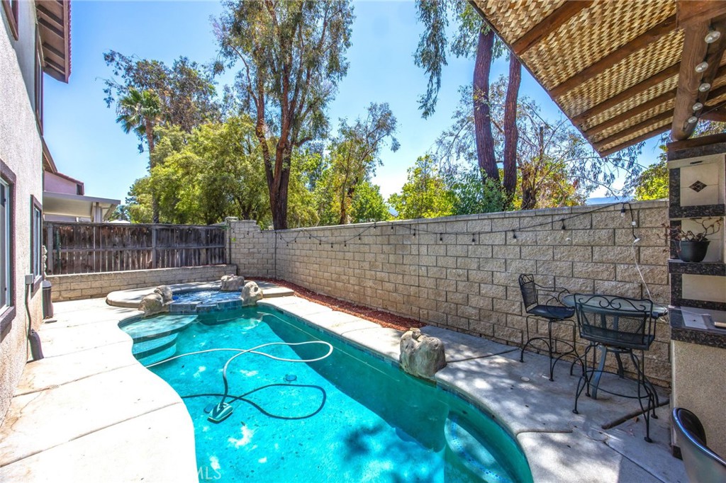 142 Tamarack Dr