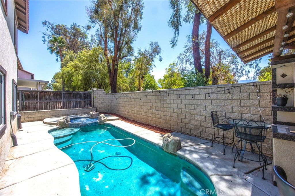 142 Tamarack Dr