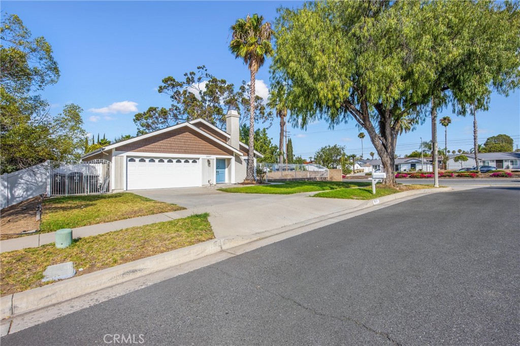 1997 S Starfire Ave