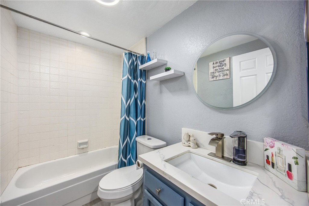 7729 Calle Bresca