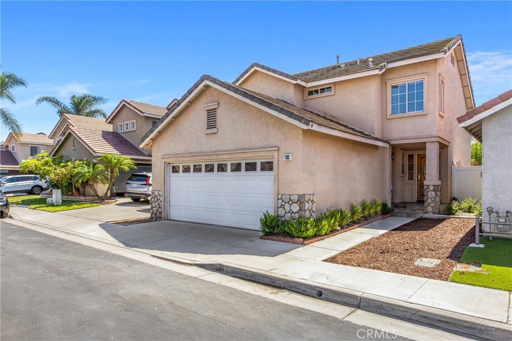 921 Blossomcreek Ln