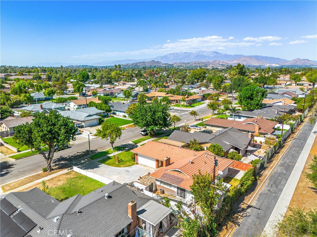 6730 Montclair Dr