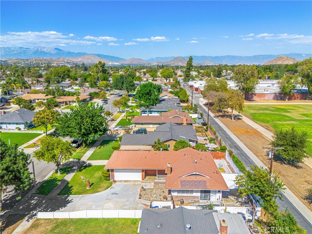 6730 Montclair Dr