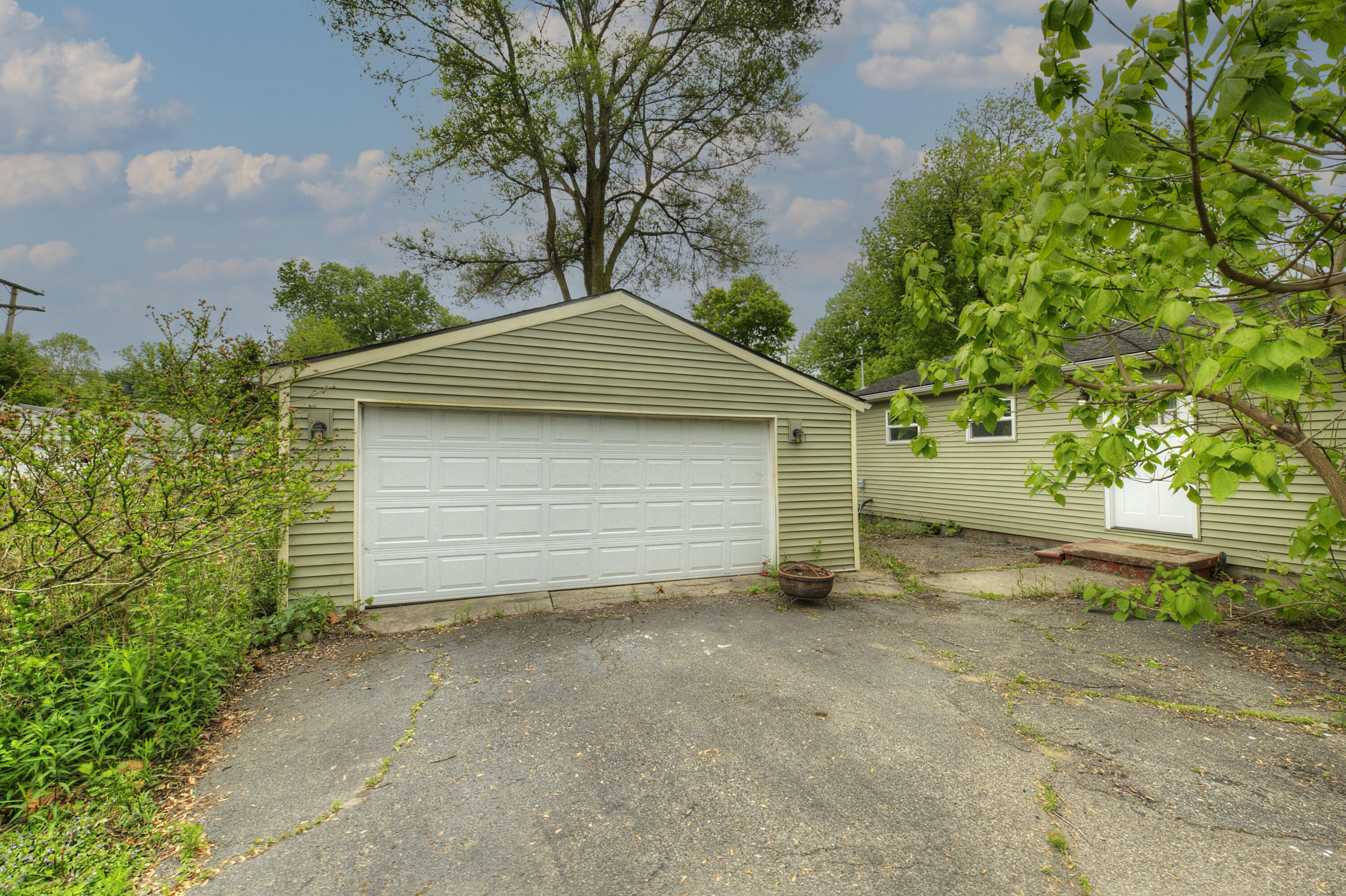 405 Ainsworth Circle