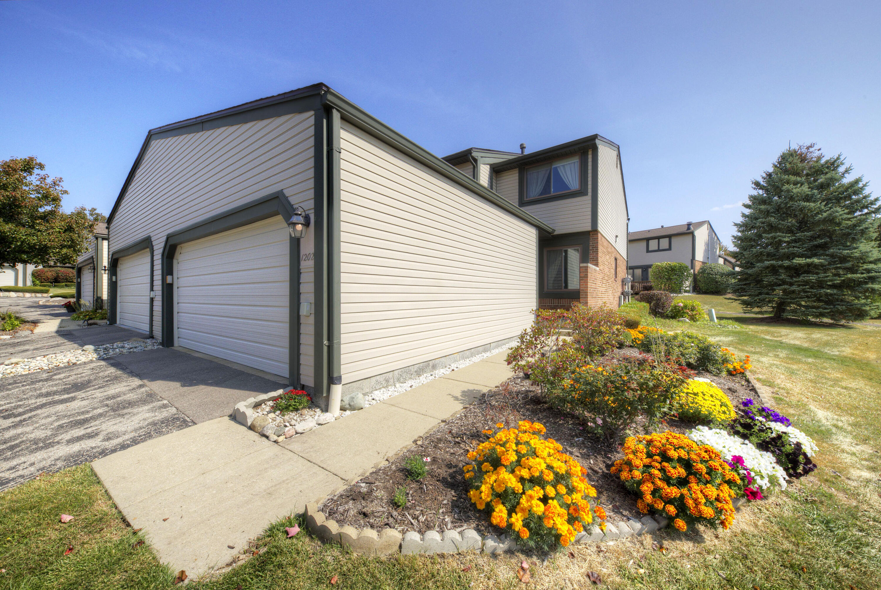 1202 Concord Court, 67