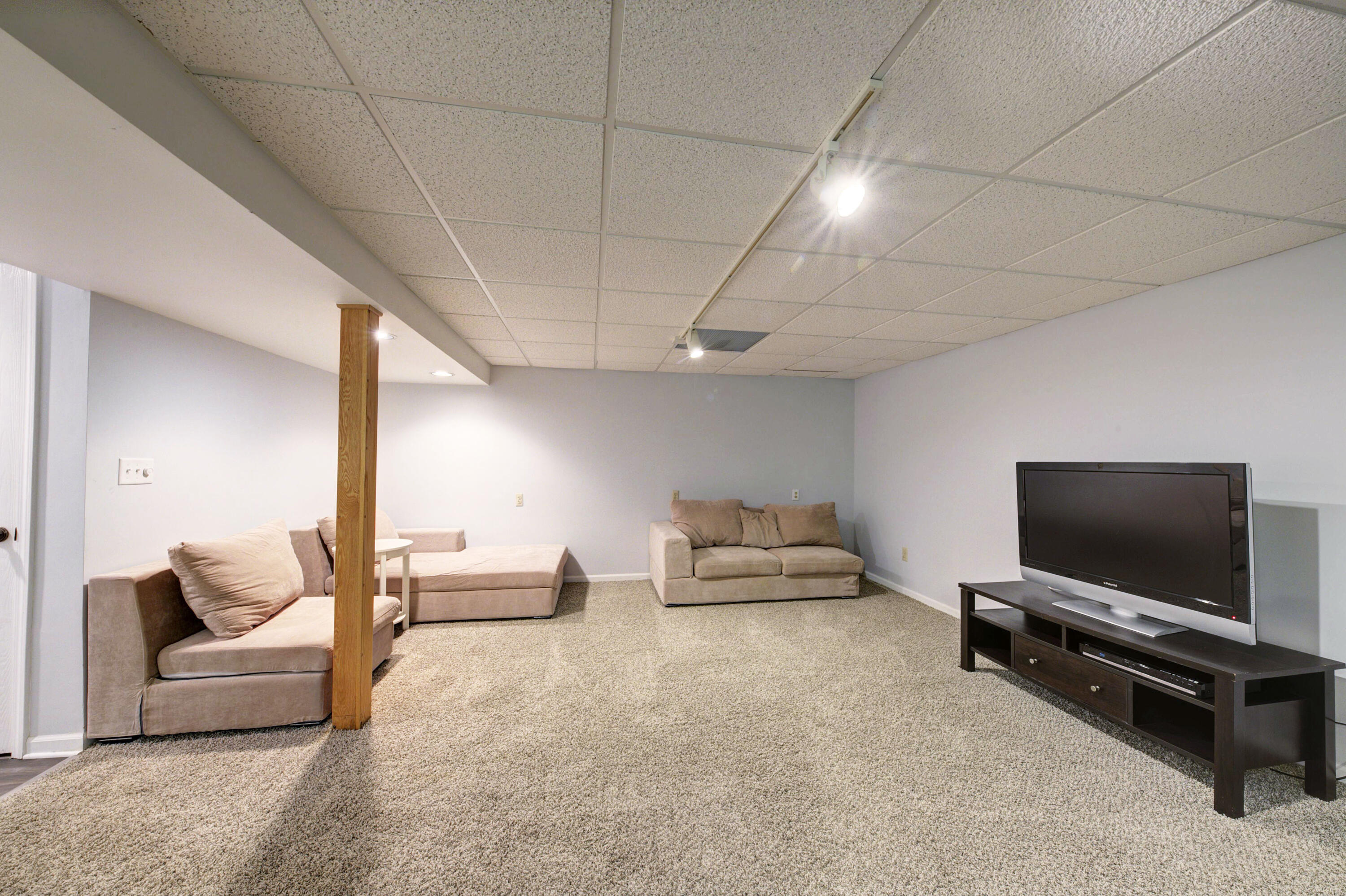 1202 Concord Court, 67