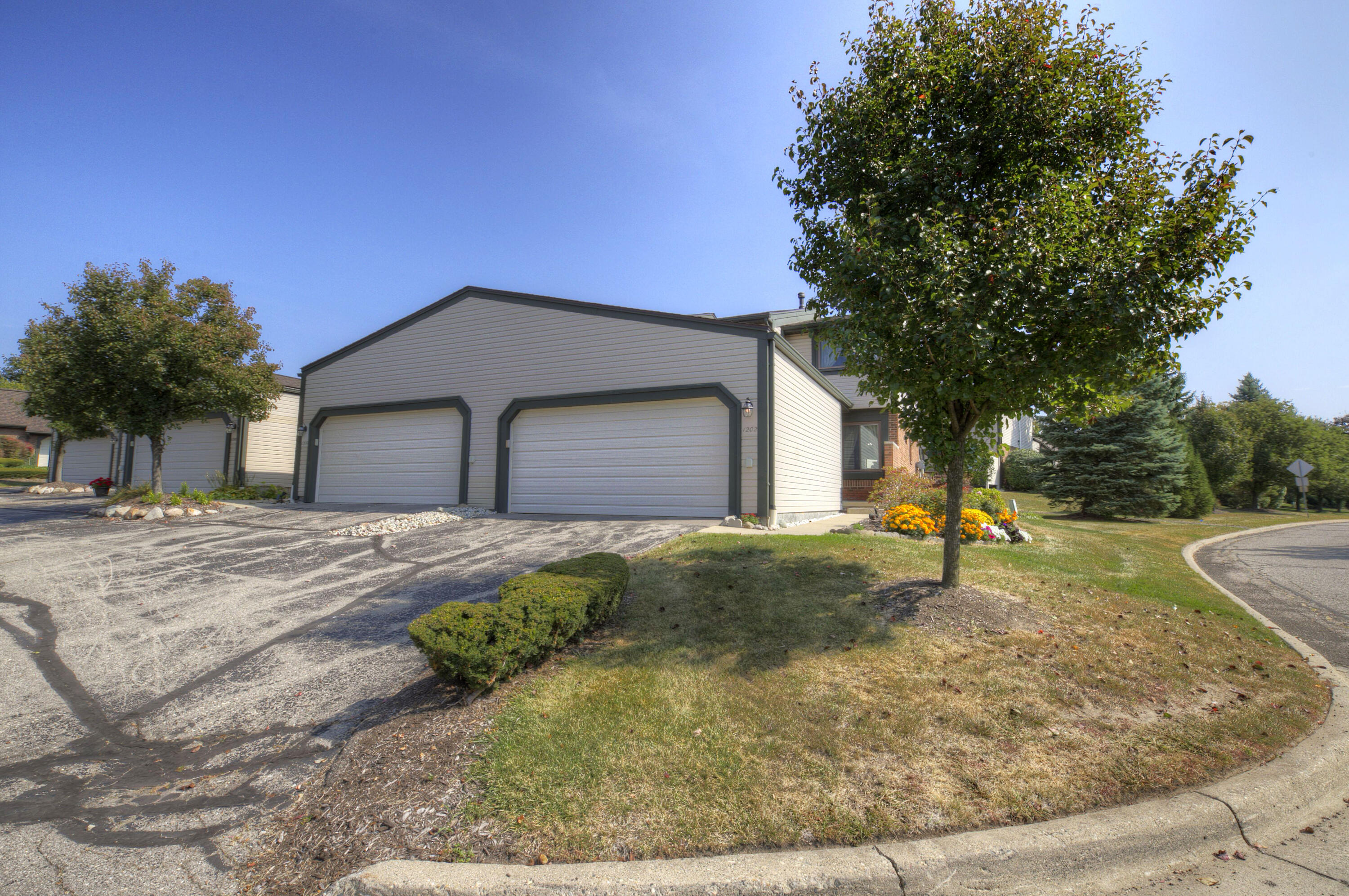 1202 Concord Court, 67