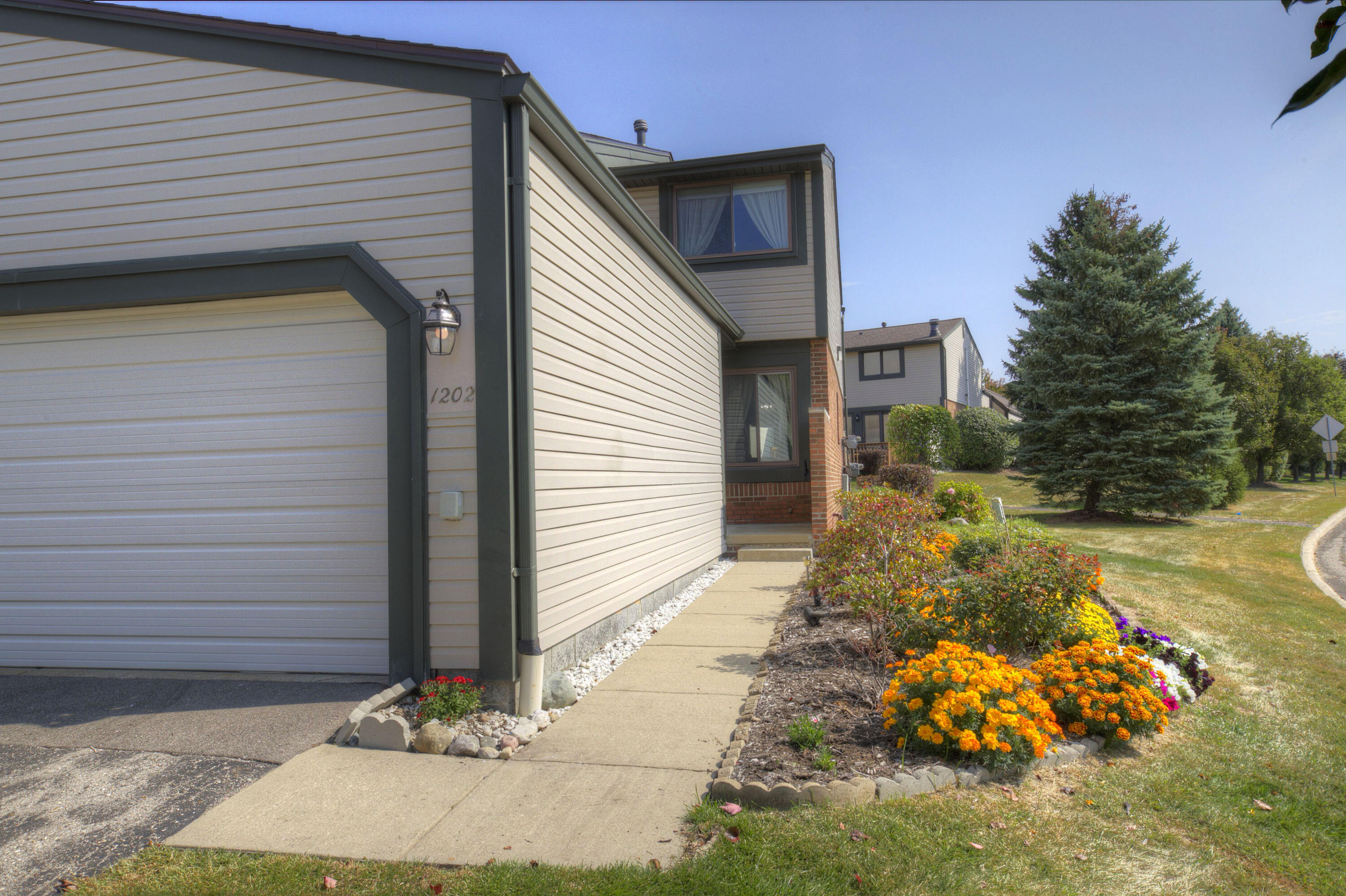 1202 Concord Court, 67