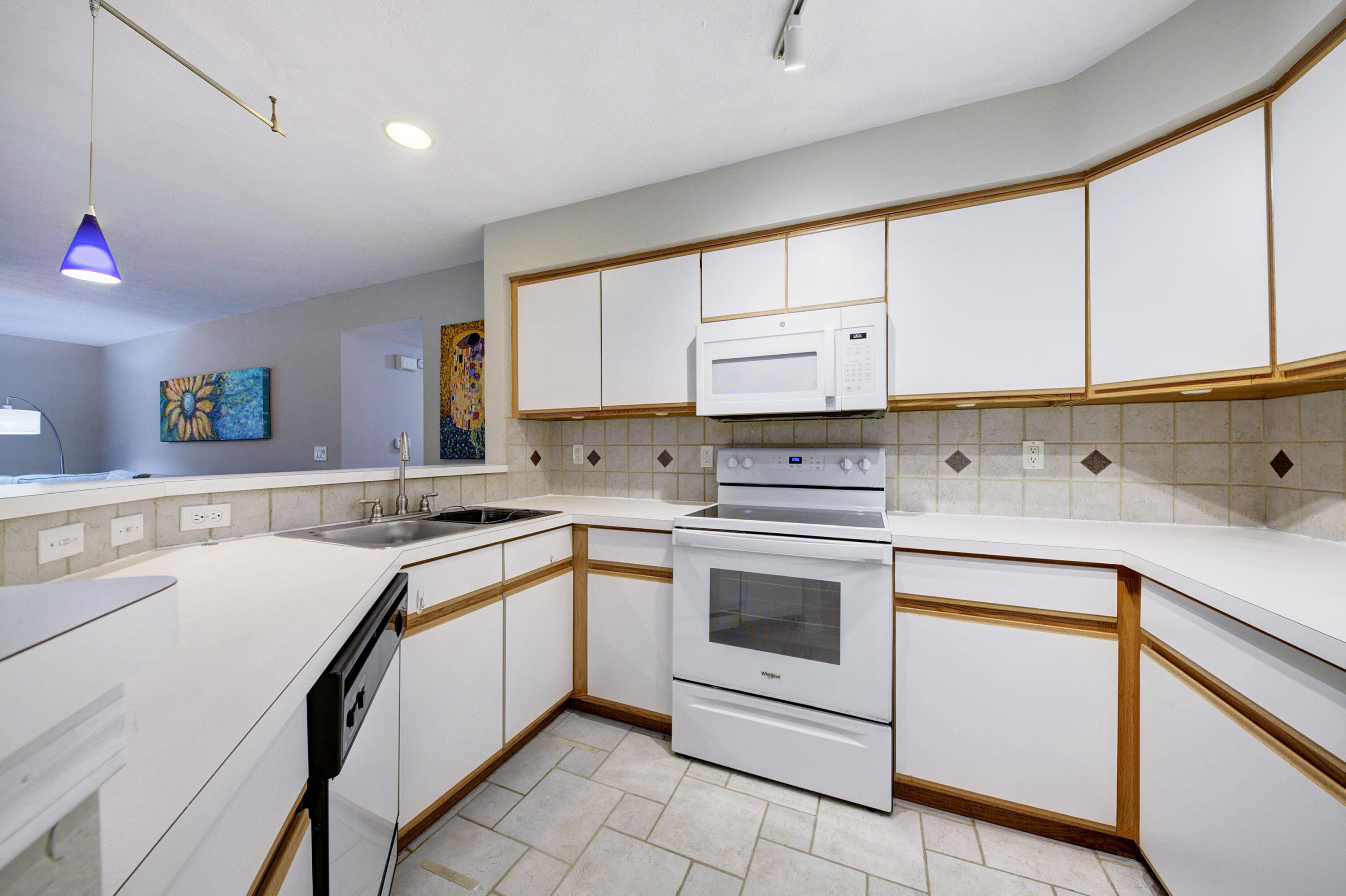 1526 Long Meadow Trail