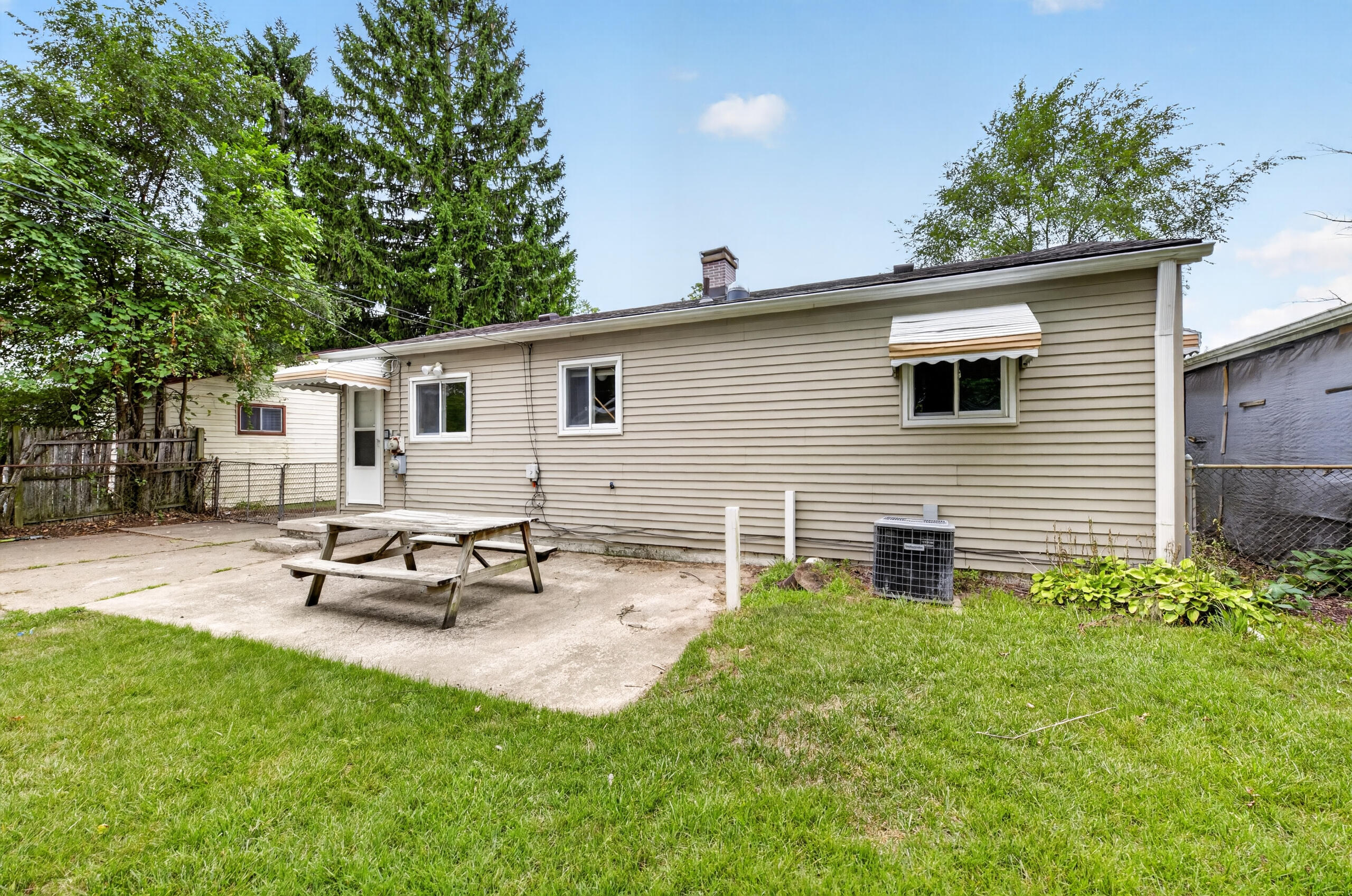 1260 Candlewood Lane