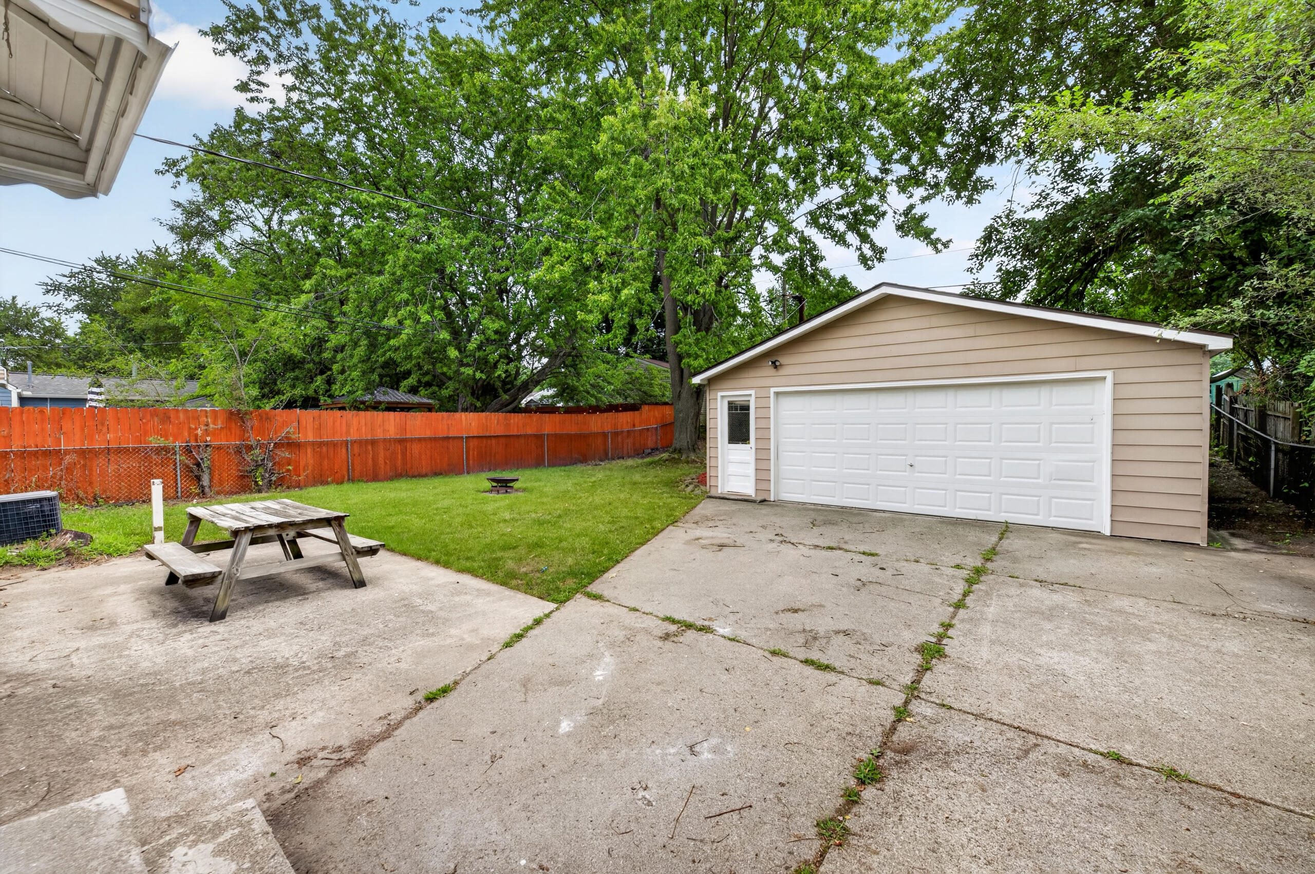 1260 Candlewood Lane