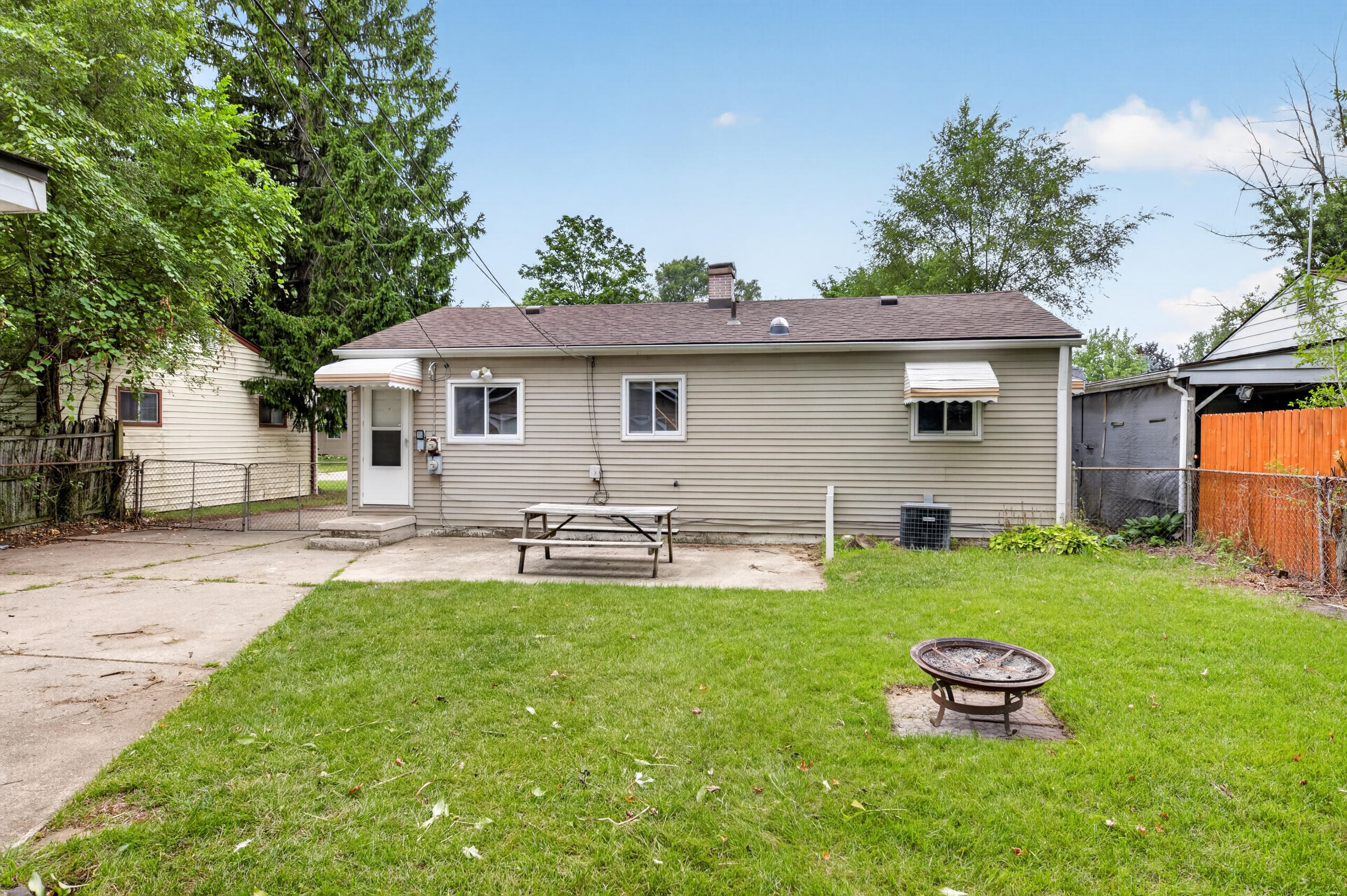 1260 Candlewood Lane