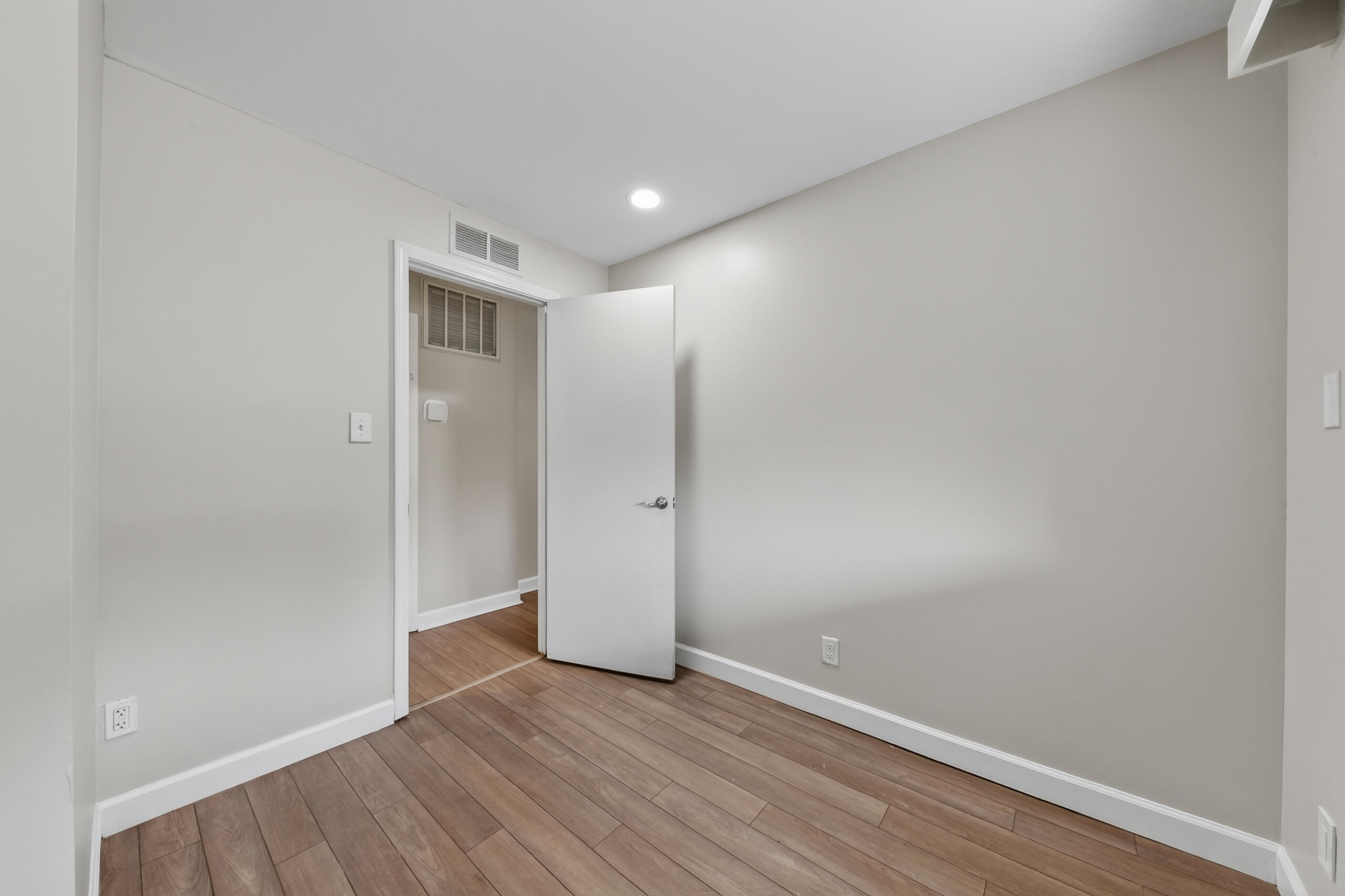 1260 Candlewood Lane