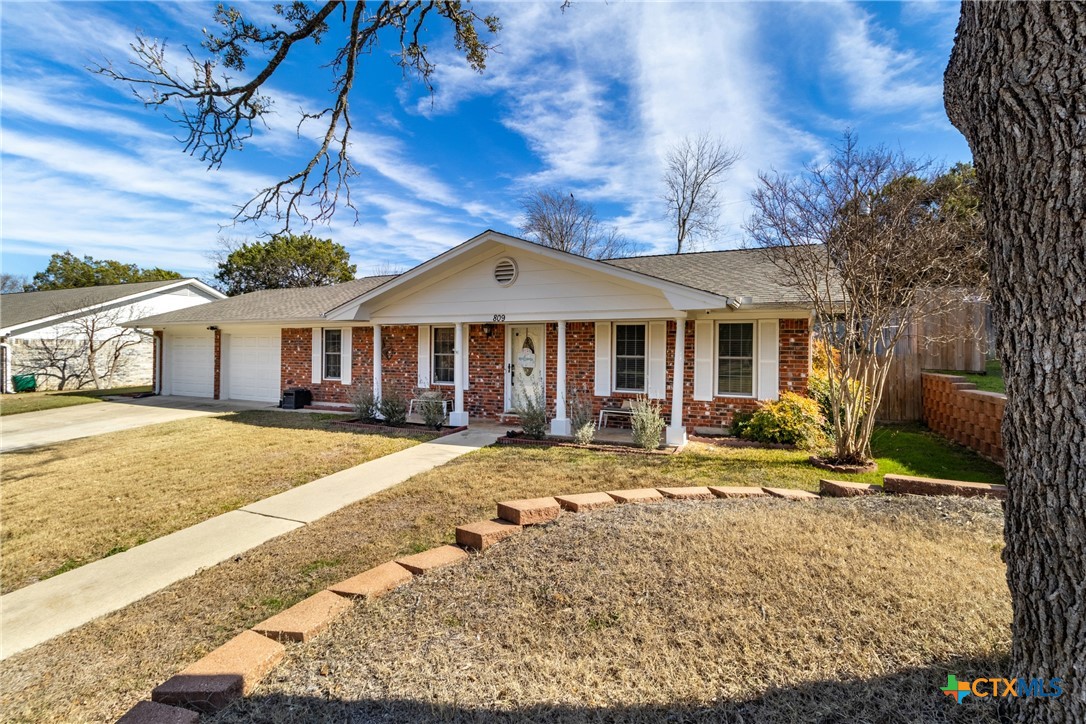 809 Cedar Oaks Lane
