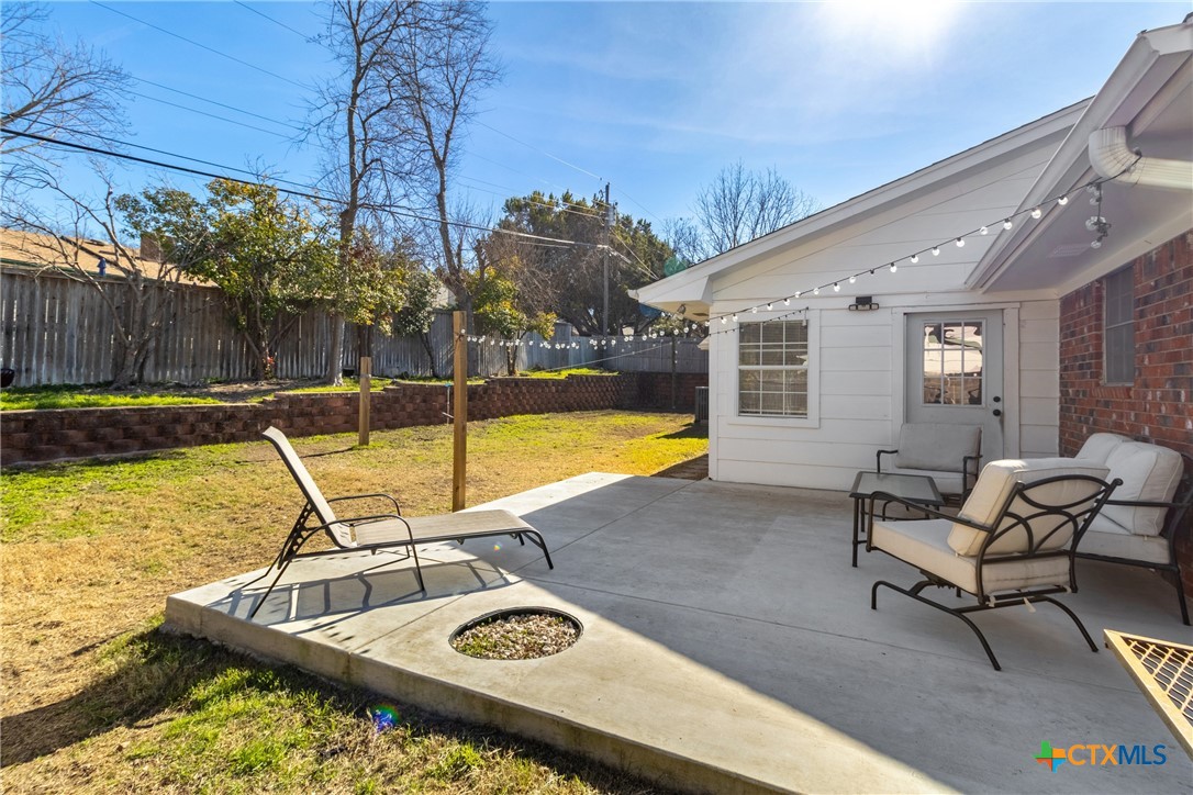 809 Cedar Oaks Lane