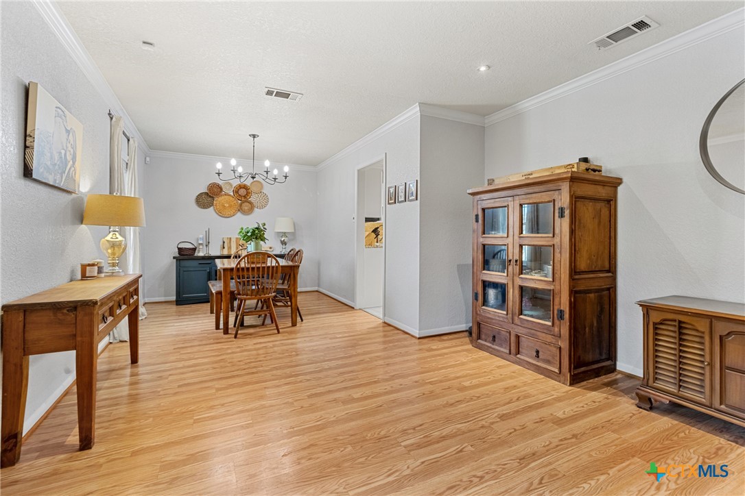 809 Cedar Oaks Lane