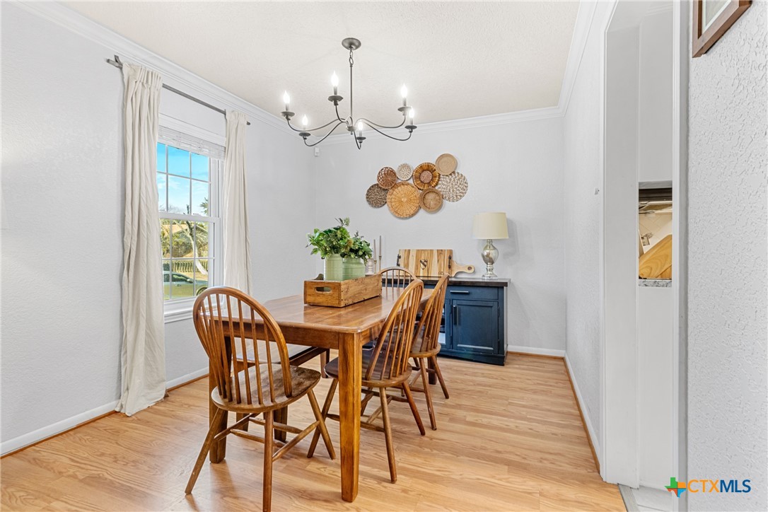 809 Cedar Oaks Lane