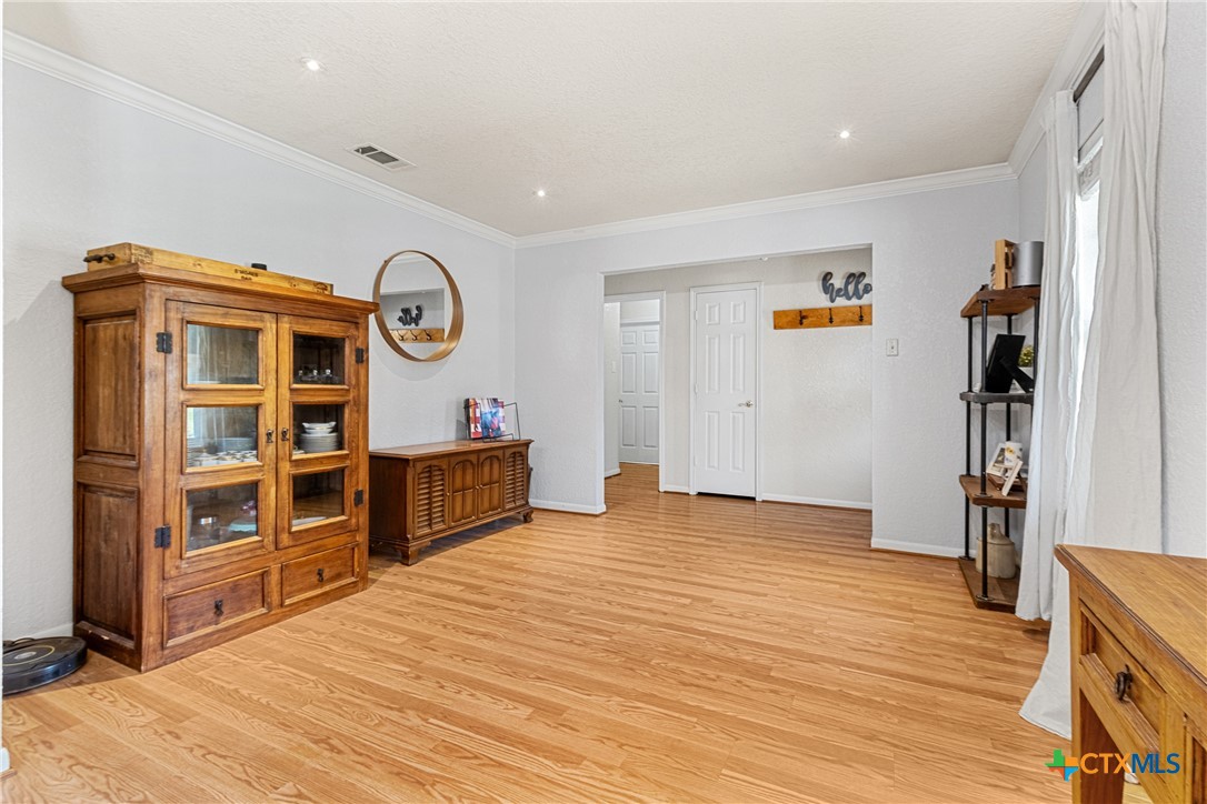 809 Cedar Oaks Lane