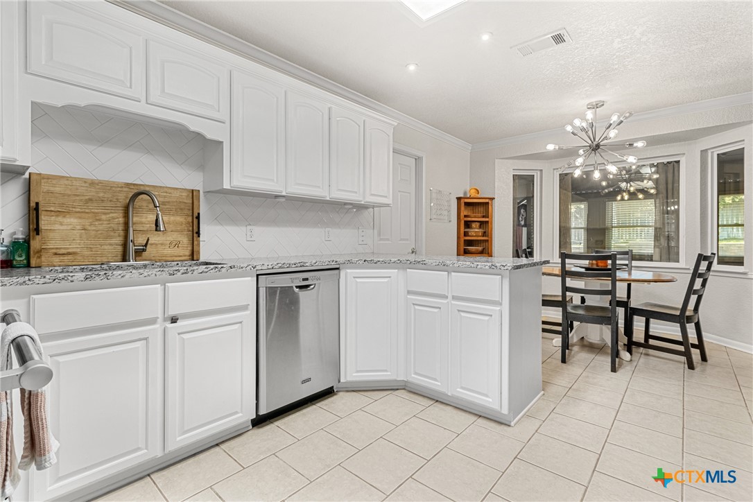 809 Cedar Oaks Lane