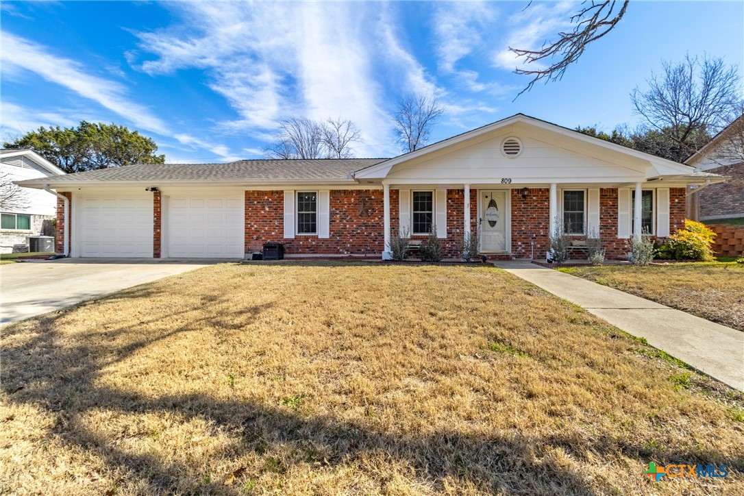 809 Cedar Oaks Lane