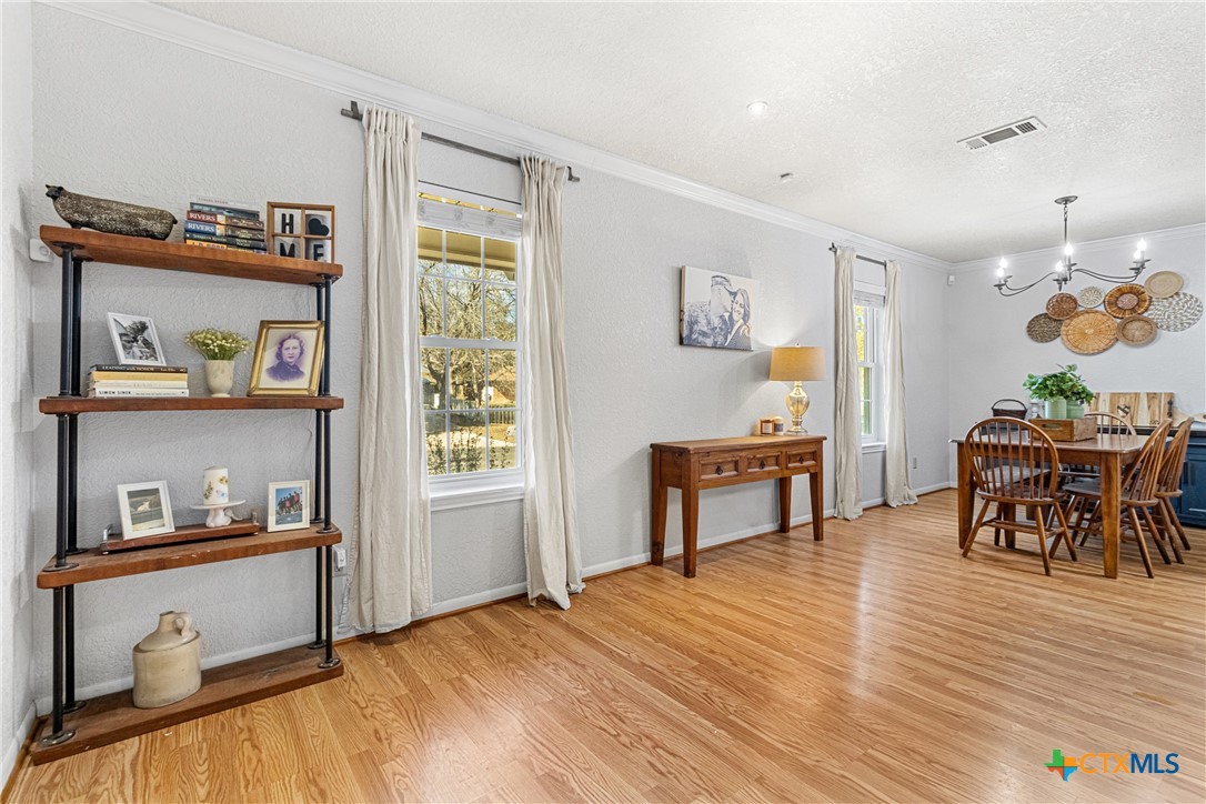 809 Cedar Oaks Lane