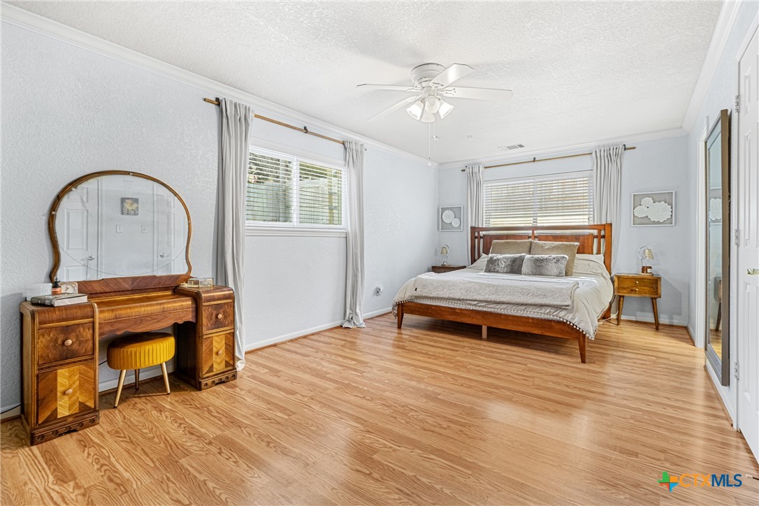 809 Cedar Oaks Lane