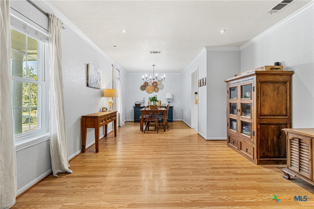 809 Cedar Oaks Lane