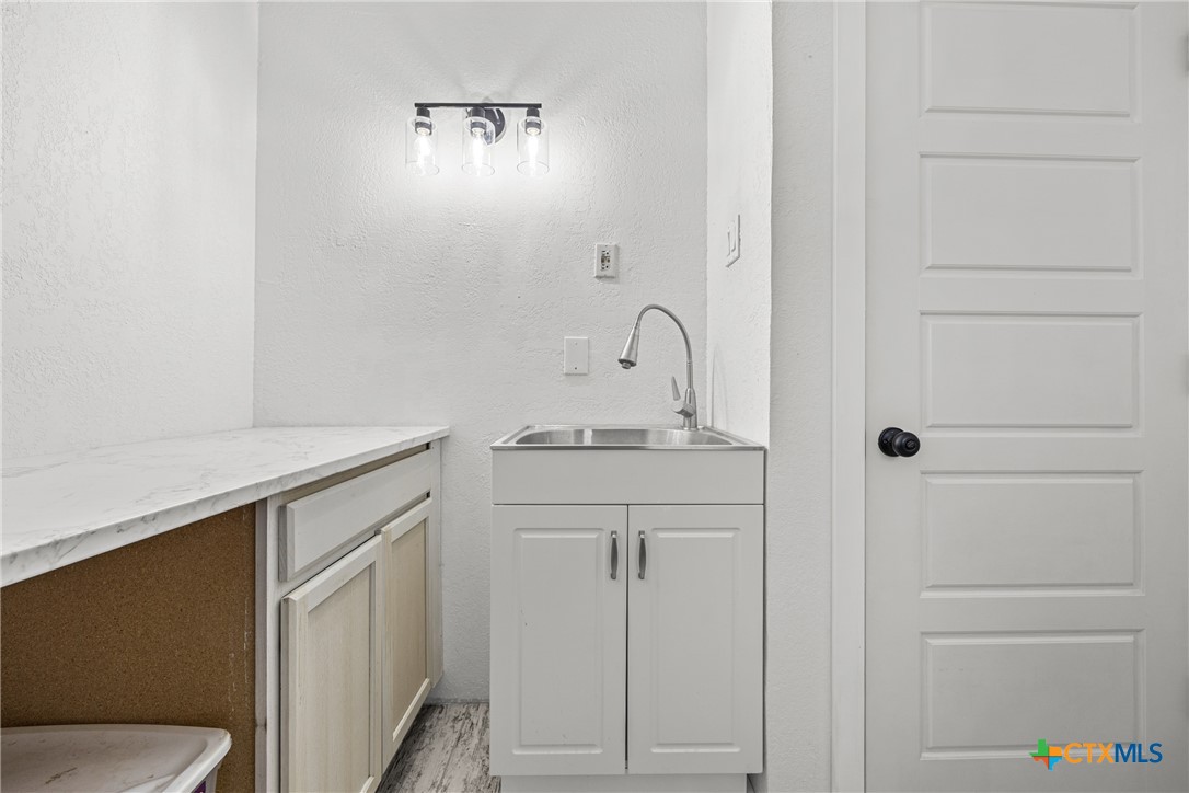 1213 Indian Trail