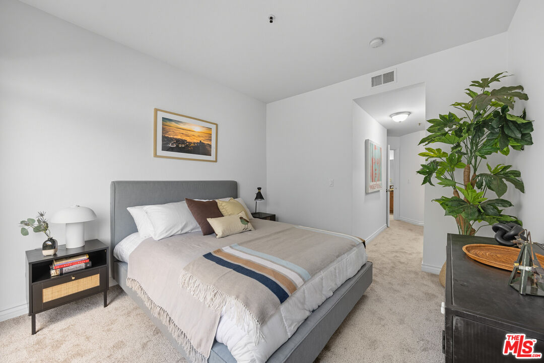 501 E Del Mar Blvd Unit: 206