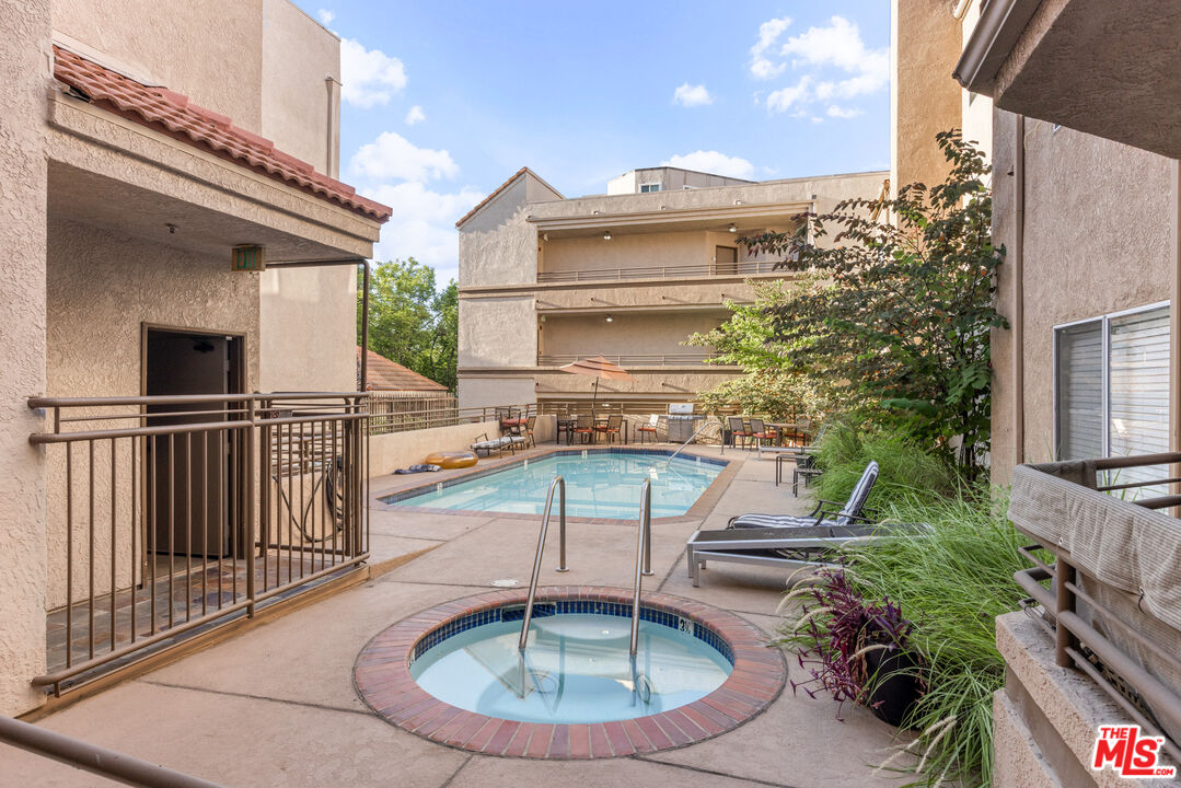 501 E Del Mar Blvd Unit: 206
